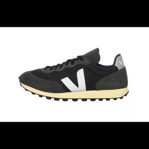 Brand New Veja Rio Branco Women’s shoes. Size 7.